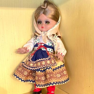 LOT 81: Dolls from Around the World