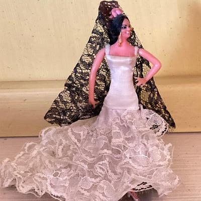 LOT 81: Dolls from Around the World