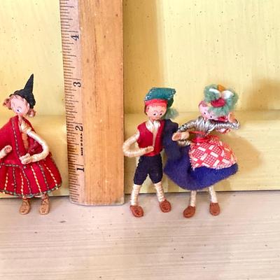 LOT 81: Dolls from Around the World