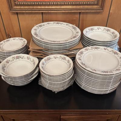 LOT 82: Vintage Noritake "Closter" China
