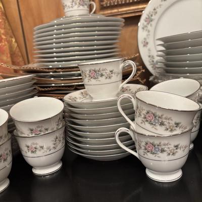 LOT 82: Vintage Noritake "Closter" China