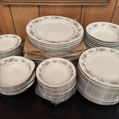 LOT 82: Vintage Noritake "Closter" China