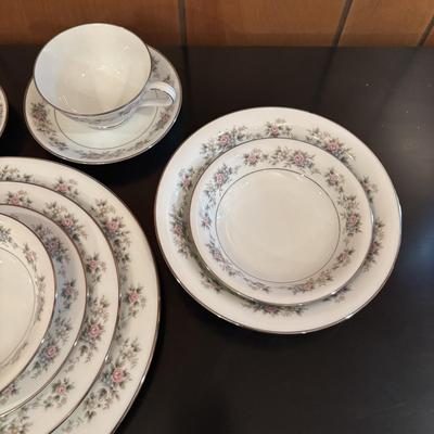 LOT 82: Vintage Noritake "Closter" China