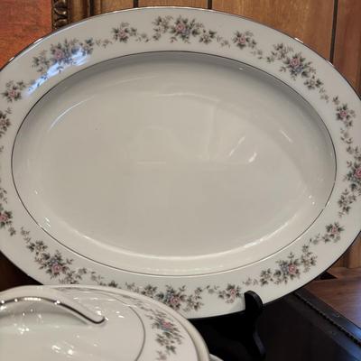 LOT 82: Vintage Noritake "Closter" China