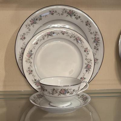 LOT 82: Vintage Noritake "Closter" China