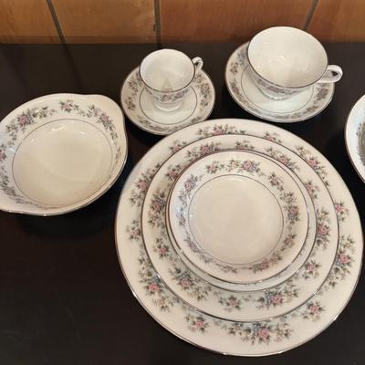 LOT 82: Vintage Noritake "Closter" China