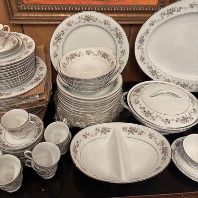 LOT 82: Vintage Noritake "Closter" China