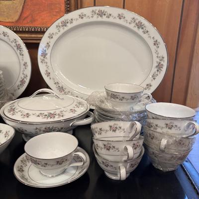 LOT 82: Vintage Noritake "Closter" China