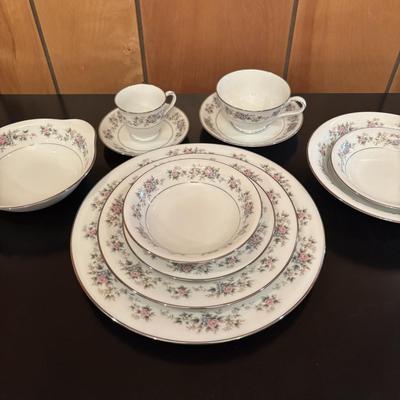 LOT 82: Vintage Noritake "Closter" China