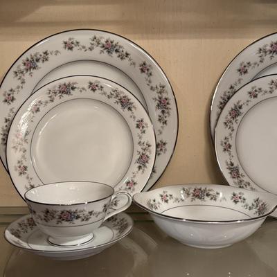 LOT 82: Vintage Noritake "Closter" China