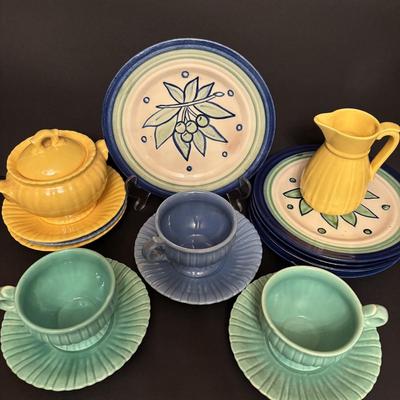 LOT 85: Vintage Stangl Pottery Cups, Saucers, Creamer & Sugar, Vintage Stangl Della-Ware Plates (5)