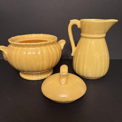 LOT 85: Vintage Stangl Pottery Cups, Saucers, Creamer & Sugar, Vintage Stangl Della-Ware Plates (5)