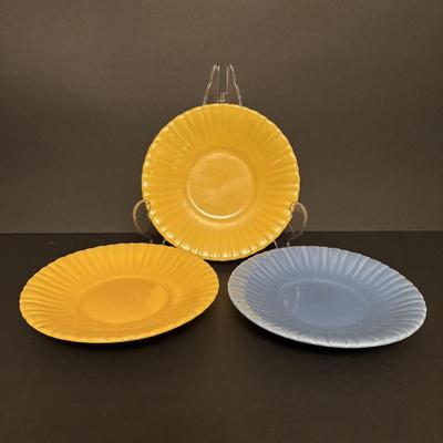 LOT 85: Vintage Stangl Pottery Cups, Saucers, Creamer & Sugar, Vintage Stangl Della-Ware Plates (5)