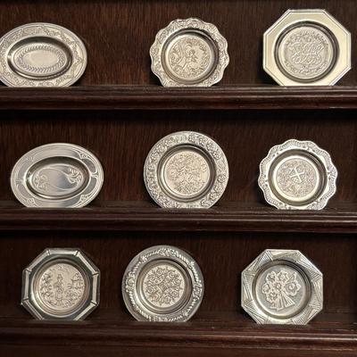 LOT 88: The Franklin Mint: Antique English Silver Miniature Plate Collection, Sterling Silver Masterpieces: Tw101.5g