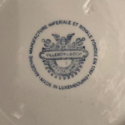 LOT 95: Villeroy & Boch Septfontaines Cottage w/Orange & Yellow Flowers