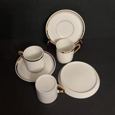 LOT 96: Vintage Primula Express Stovetop Espresso Coffee Maker & Demitasse/Espresso Cups