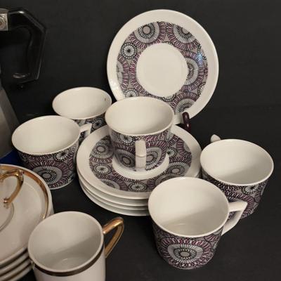 LOT 96: Vintage Primula Express Stovetop Espresso Coffee Maker & Demitasse/Espresso Cups