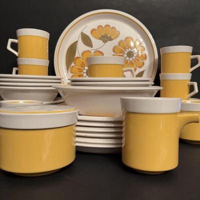 LOT 98: Mikasa Light n Lively "Happy" Dinnerware Set