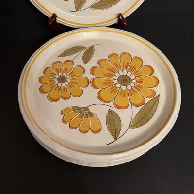 LOT 98: Mikasa Light n Lively "Happy" Dinnerware Set