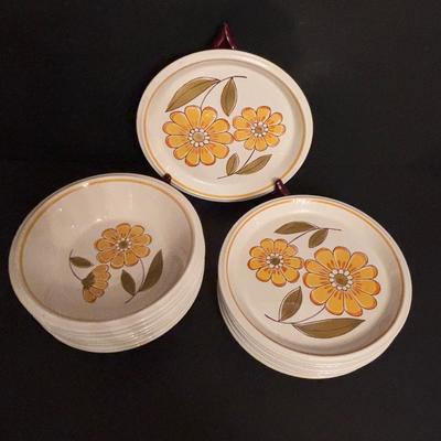 LOT 98: Mikasa Light n Lively "Happy" Dinnerware Set