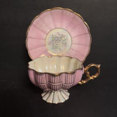 LOT 163: Beautiful Crystal, China & Cut-Glass: Cruet Set, Salt/Pepper Shakers, Toothpick Holders, Vintage Etched Glass & Lead...