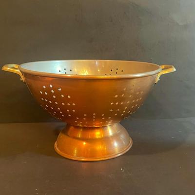 LOT 170: Medley of Copper Kitchenware Including Fry Pan, Colander, Measuring Cup Set w/Hanging Hardware, and Assorted Lobster and Fish Molds