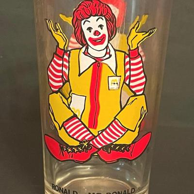 LOT 173: Pepsi Collectors Series Glasses:Porky Pig, Road Runner, Daffy Duck and Vintage Ronald McDonald & Big Mac Collectors Series...