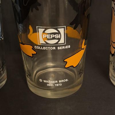 LOT 173: Pepsi Collectors Series Glasses:Porky Pig, Road Runner, Daffy Duck and Vintage Ronald McDonald & Big Mac Collectors Series...