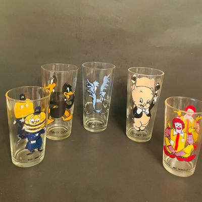 LOT 173: Pepsi Collectors Series Glasses:Porky Pig, Road Runner, Daffy Duck and Vintage Ronald McDonald & Big Mac Collectors Series...