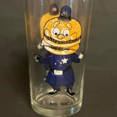 LOT 173: Pepsi Collectors Series Glasses:Porky Pig, Road Runner, Daffy Duck and Vintage Ronald McDonald & Big Mac Collectors Series...