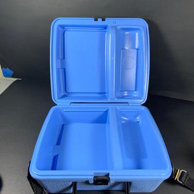 LOT:194: Set of 3 Unused Rubbermate 4-Piece "Litterless" Lunch Kits, Vintage Aladdin Lunch Box and 2 Stay Fresh Sandwich...