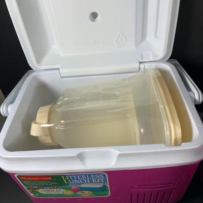 LOT:194: Set of 3 Unused Rubbermate 4-Piece "Litterless" Lunch Kits, Vintage Aladdin Lunch Box and 2 Stay Fresh Sandwich...