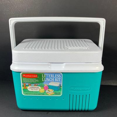 LOT:194: Set of 3 Unused Rubbermate 4-Piece "Litterless" Lunch Kits, Vintage Aladdin Lunch Box and 2 Stay Fresh Sandwich...