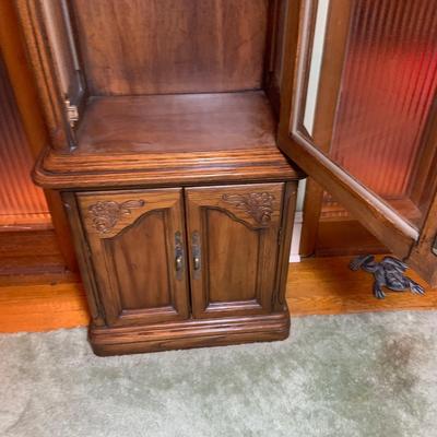 LOT:199: Wood and Glass Curio Cabinet