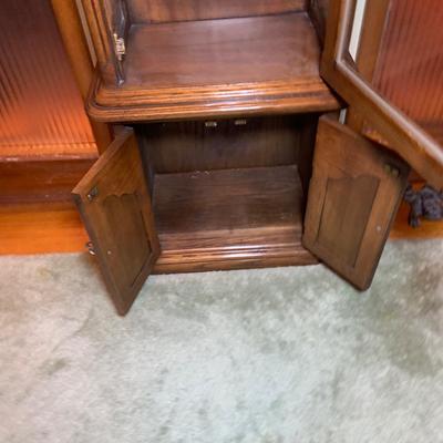 LOT:199: Wood and Glass Curio Cabinet