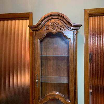 LOT:199: Wood and Glass Curio Cabinet