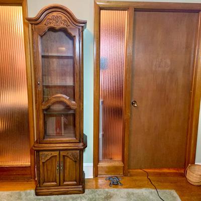 LOT:199: Wood and Glass Curio Cabinet