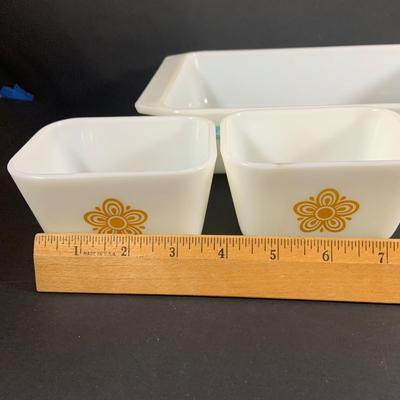 LOT:204: Retro Kitchen Must Haves Including Pyrex Snowflake Baking Dish and Butterfly Gold Dish (One with Lid), Glass Juicer, Johnson...