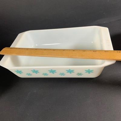 LOT:204: Retro Kitchen Must Haves Including Pyrex Snowflake Baking Dish and Butterfly Gold Dish (One with Lid), Glass Juicer, Johnson...