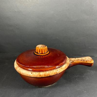 LOT:204: Retro Kitchen Must Haves Including Pyrex Snowflake Baking Dish and Butterfly Gold Dish (One with Lid), Glass Juicer, Johnson...