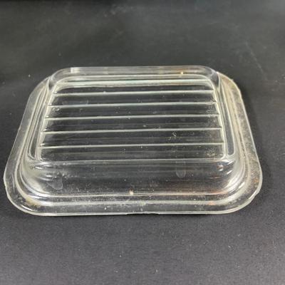 LOT:204: Retro Kitchen Must Haves Including Pyrex Snowflake Baking Dish and Butterfly Gold Dish (One with Lid), Glass Juicer, Johnson...