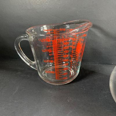 LOT:204: Retro Kitchen Must Haves Including Pyrex Snowflake Baking Dish and Butterfly Gold Dish (One with Lid), Glass Juicer, Johnson...