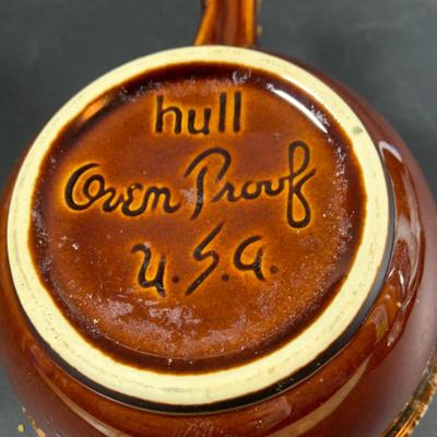 LOT:204: Retro Kitchen Must Haves Including Pyrex Snowflake Baking Dish and Butterfly Gold Dish (One with Lid), Glass Juicer, Johnson...