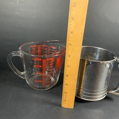 LOT:204: Retro Kitchen Must Haves Including Pyrex Snowflake Baking Dish and Butterfly Gold Dish (One with Lid), Glass Juicer, Johnson...