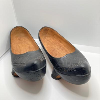 LOT 244: Vintage Wooden Shoe Folk Art Collection - Two Pair of Hand Crafted and Adorable Spanish Dolls