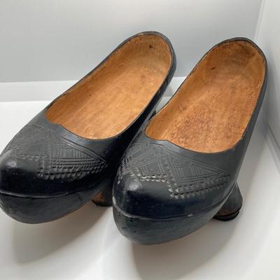 LOT 244: Vintage Wooden Shoe Folk Art Collection - Two Pair of Hand Crafted and Adorable Spanish Dolls