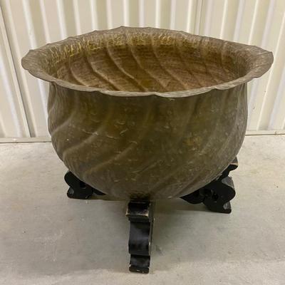 Hammered Brass Pot with Base (1018CL-BM)