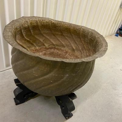 Hammered Brass Pot with Base (1018CL-BM)