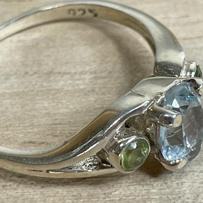 Blue topaz and Peridot Sterling Silver ring 7.5