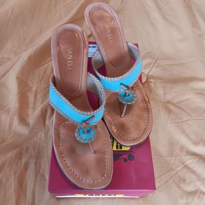 VANELI SANDALS (11), 2 PAIRS OF SUNGLASSES & ZIPPERED BAGS